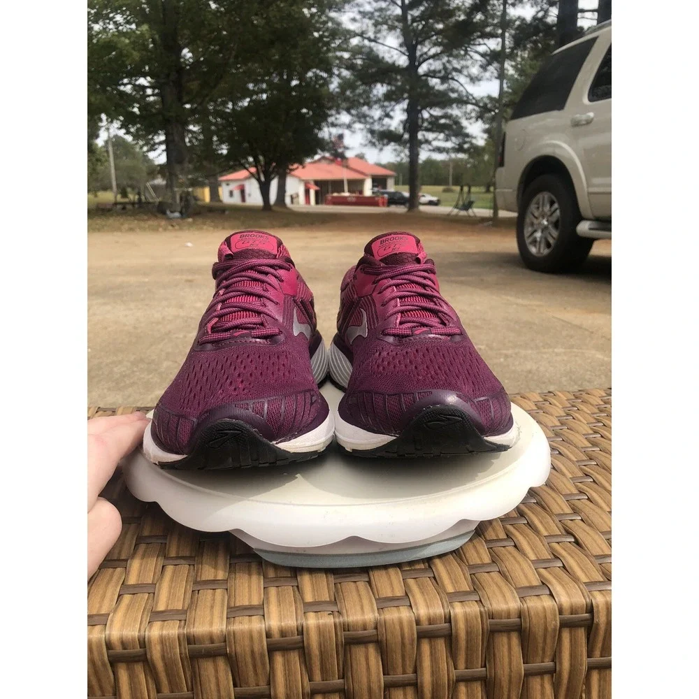Vintage Brooks Adrenaline GTS 18 Women Running Shoes Athletic Purple Size 6